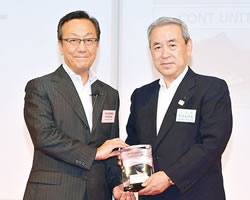 左:日産自動車(株) 中村 公泰 副社長 右:当社社長 松本 正義