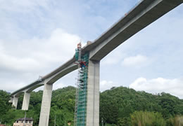 国道115号月舘高架橋上部工工事(写真提供:鹿島建設(株))